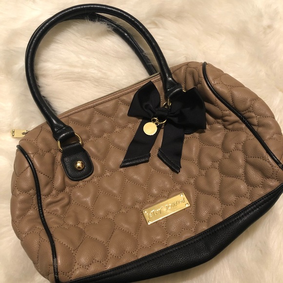 Betsey Johnson Handbags - 🖤 Betsey Johnson heart quilted bag